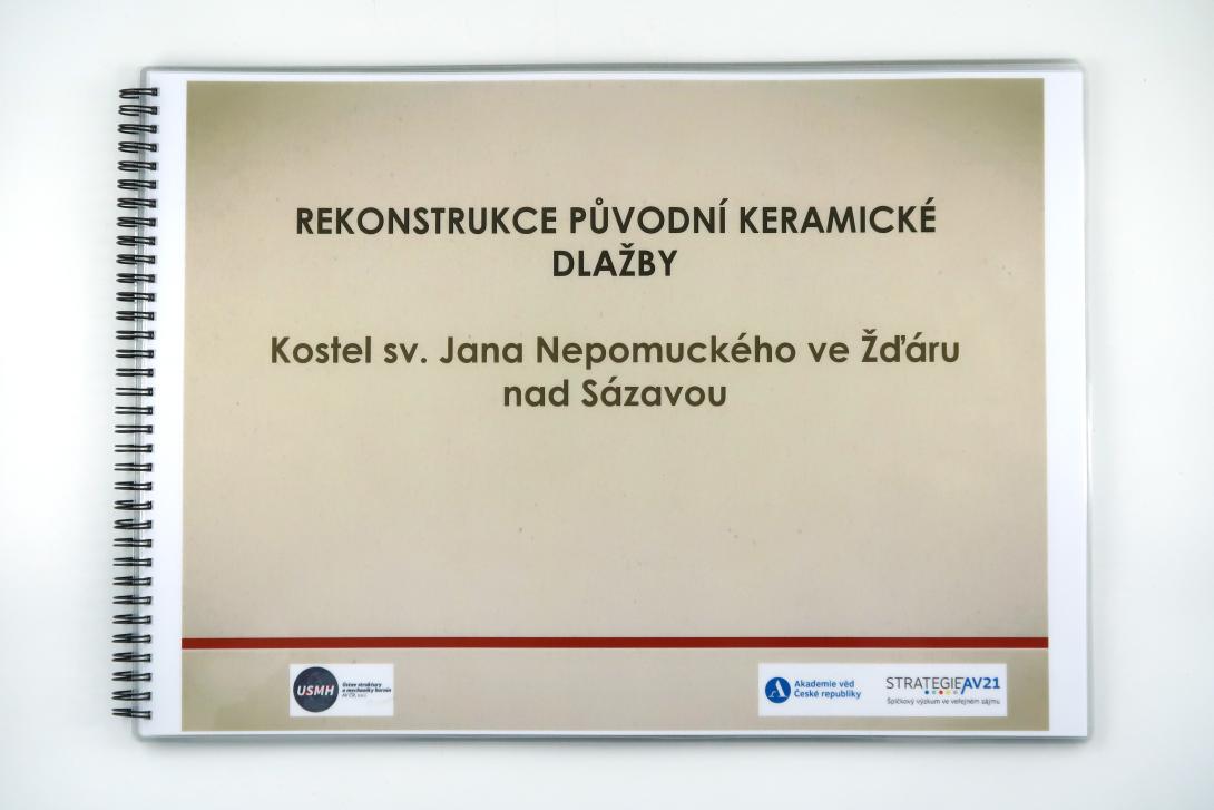 Obrazová publikace: „Rekonstrukce původní keramické dlažby. Kostel sv. Jana Nepomuckého ve Žďáru nad Sázavou